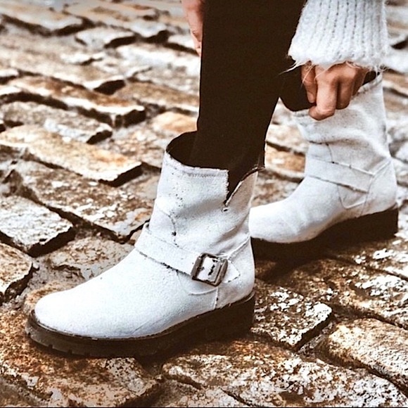 Frye Natalie Short Engineer White Crackle Distressed Boots/Booties - Picture 1 of 15